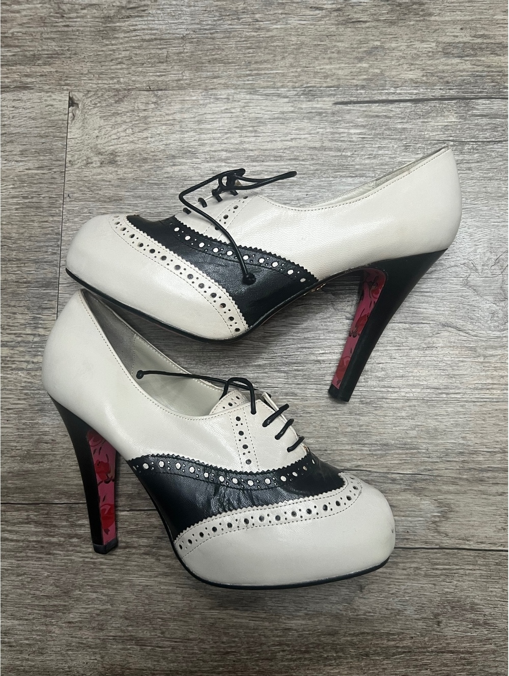 New Betsey Johnson size 8 Black and White Oxford Style High Heels Women's